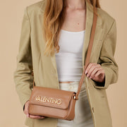 BOLSO CAPRICE FLAP BEIGE