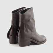 BOTIN SOLAPA PIEL MARRON